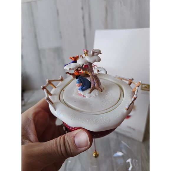 Hallmark swooshing through snow Winnie Pooh your Tigger animated sledding orname - Picture 3 of 6